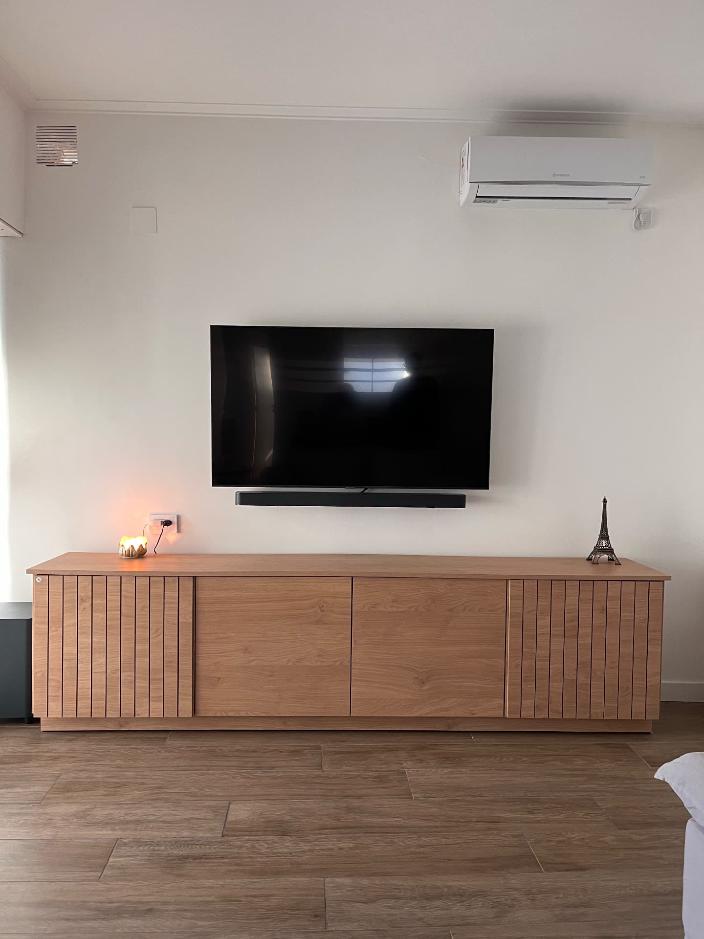 Modelo Racks TV instalado